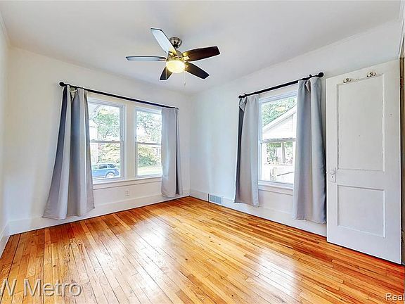 4th image of 865 W Marshall St