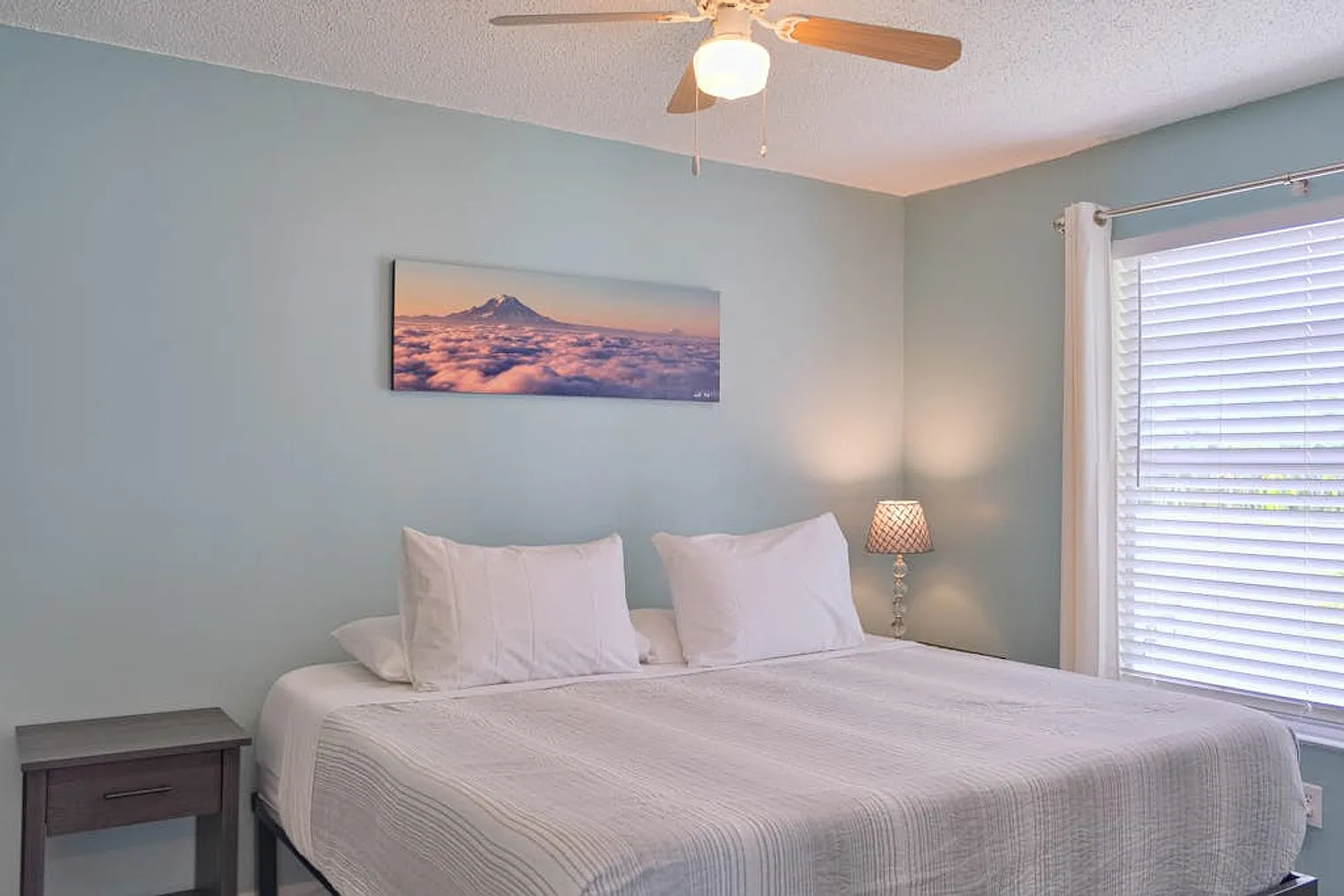 2 bed, 2.0 bath, 742 sqft, $3,489 — Photo 4