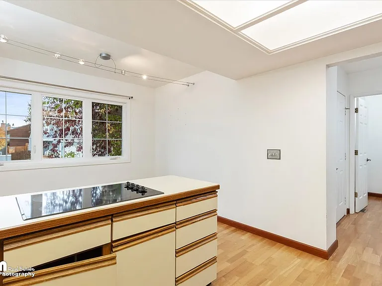 1831 Commodore Dr — Photo 23