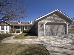 9910 S Darlene Ln, Oak Creek, WI 53154