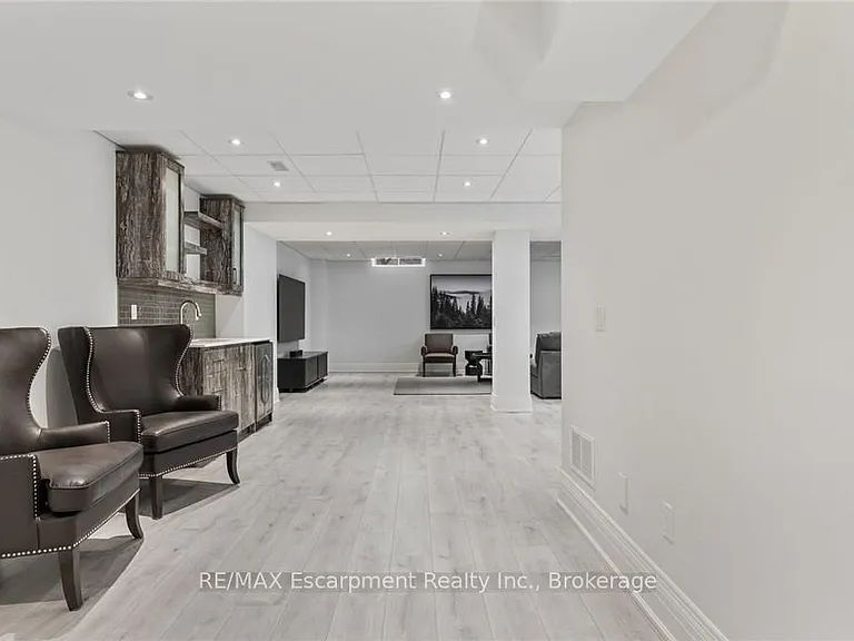 81 Brock St — Photo 7