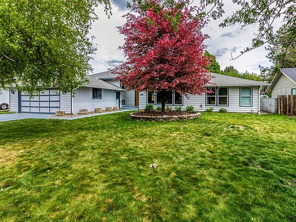 2nd image of 922 Mountain Park Dr