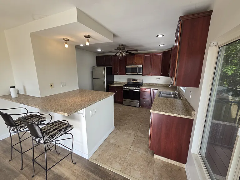 104 Westdale Ct — Photo 3