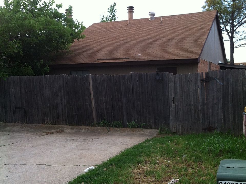 2nd image of 2423 E Timberview Ln