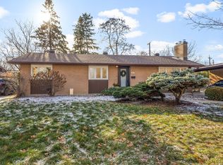 942 Elsett Dr, Ottawa, ON K1G 2S9