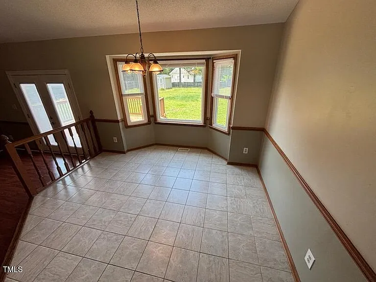 2325 Stephanie Ln — Photo 7