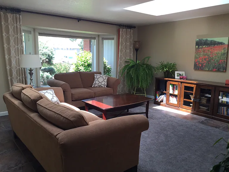 945 La Loma Dr — Photo 3