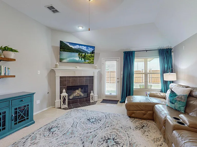 9412 Caliente Dr — Photo 17