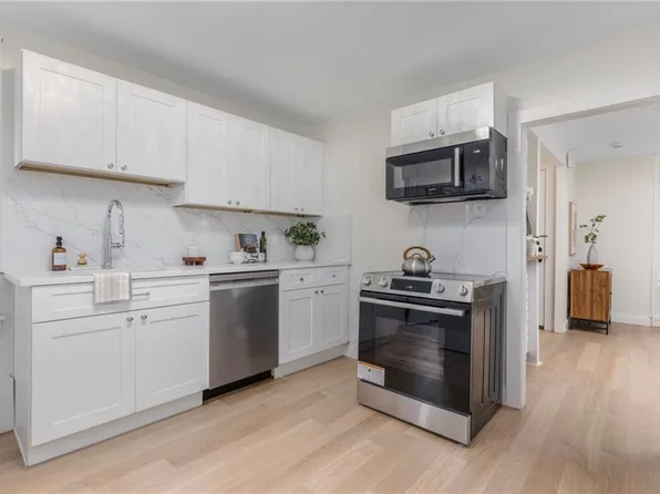 28 Young St #1, Newport, RI 02840