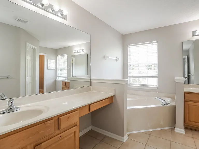 341 W Tropical Trce — Photo 11