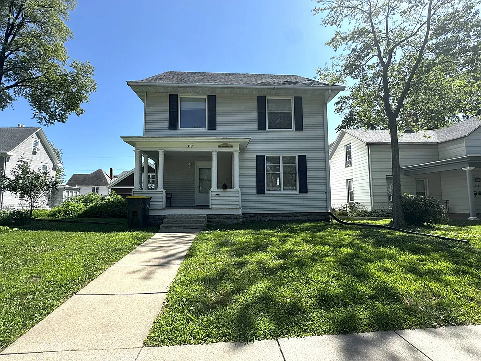 319 E Davenport St