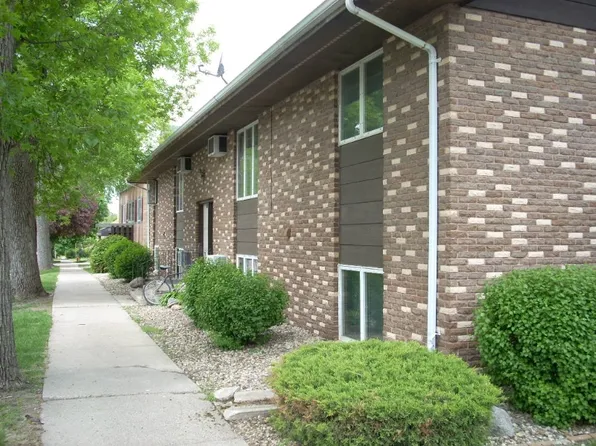 225 1st St SW #3, Wells, MN 56097