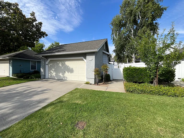 989 Bluebell Way — Photo 1
