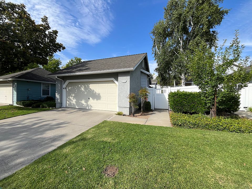 1st image of 989 Bluebell Way