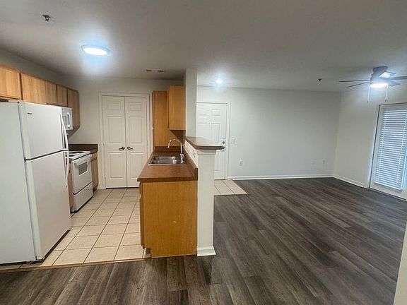 3rd image of 1525 Spring Place Rd SE #612