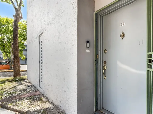110 Fontainebleau Blvd APT 101, Miami, FL 33172