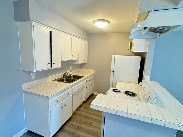 301 Magnolia Ave — Photo 4