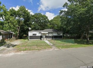 17 Judith Dr, Coram, NY 11727