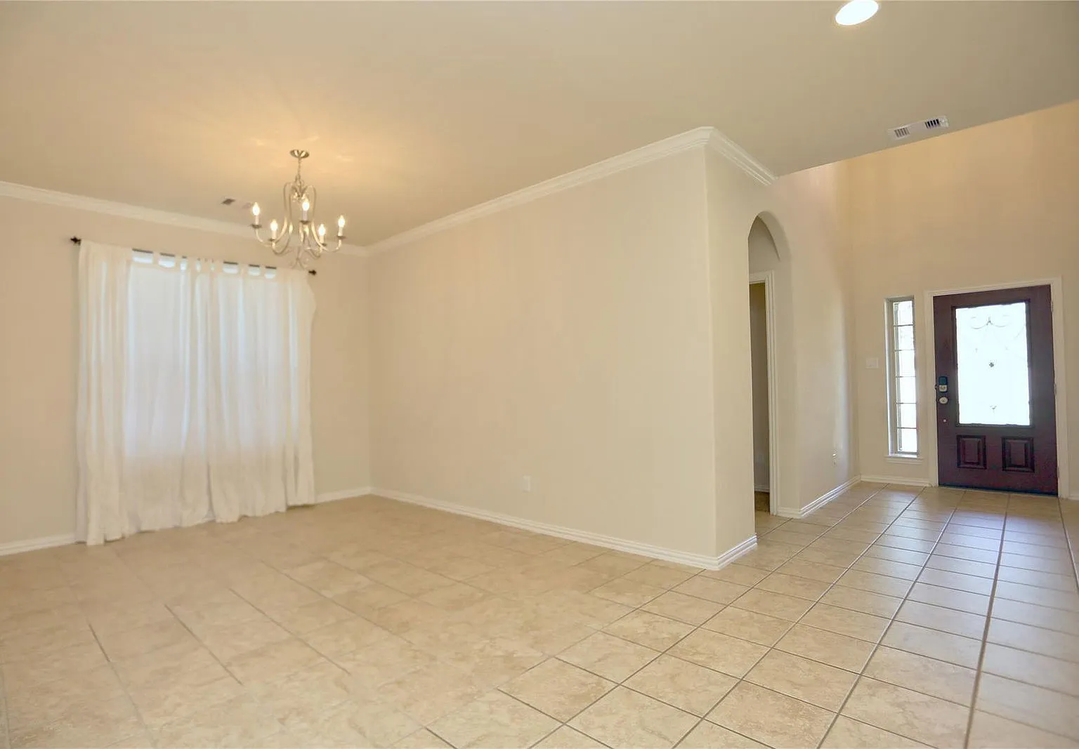 4 bed, 3.0 bath, 2855 sqft, $2,300 — Photo 3