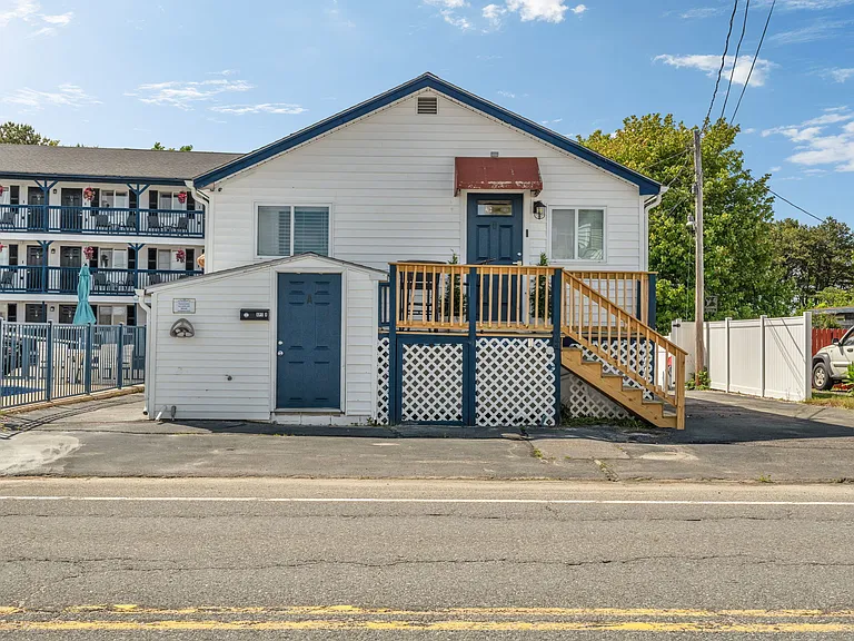 174 E Grand Ave — Photo 18