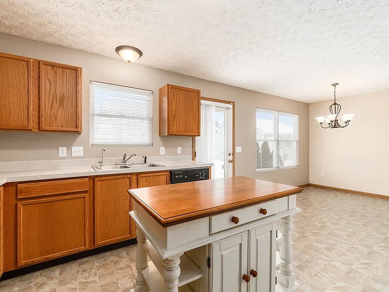 135 Saratoga St — Photo 11