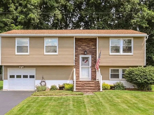 507 Rita Dr, North Syracuse, NY 13212