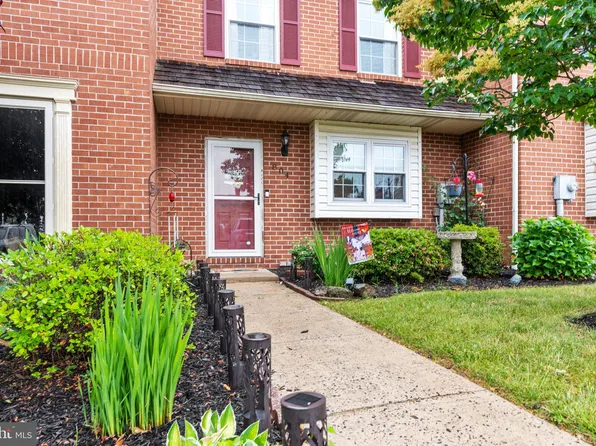 804 Village Green Dr, Gilbertsville, PA 19525