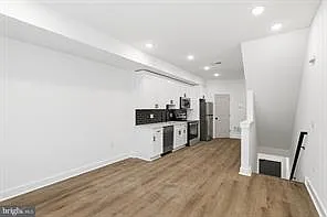 2146 N Franklin St #3 — Photo 8
