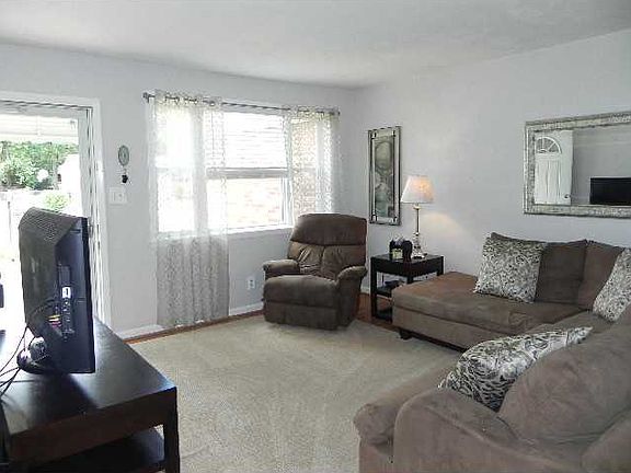 5th image of 917 Cogliandro Dr