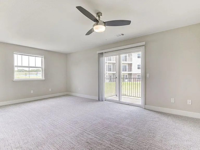 Signature Pointe Apartment Homes — Photo 18