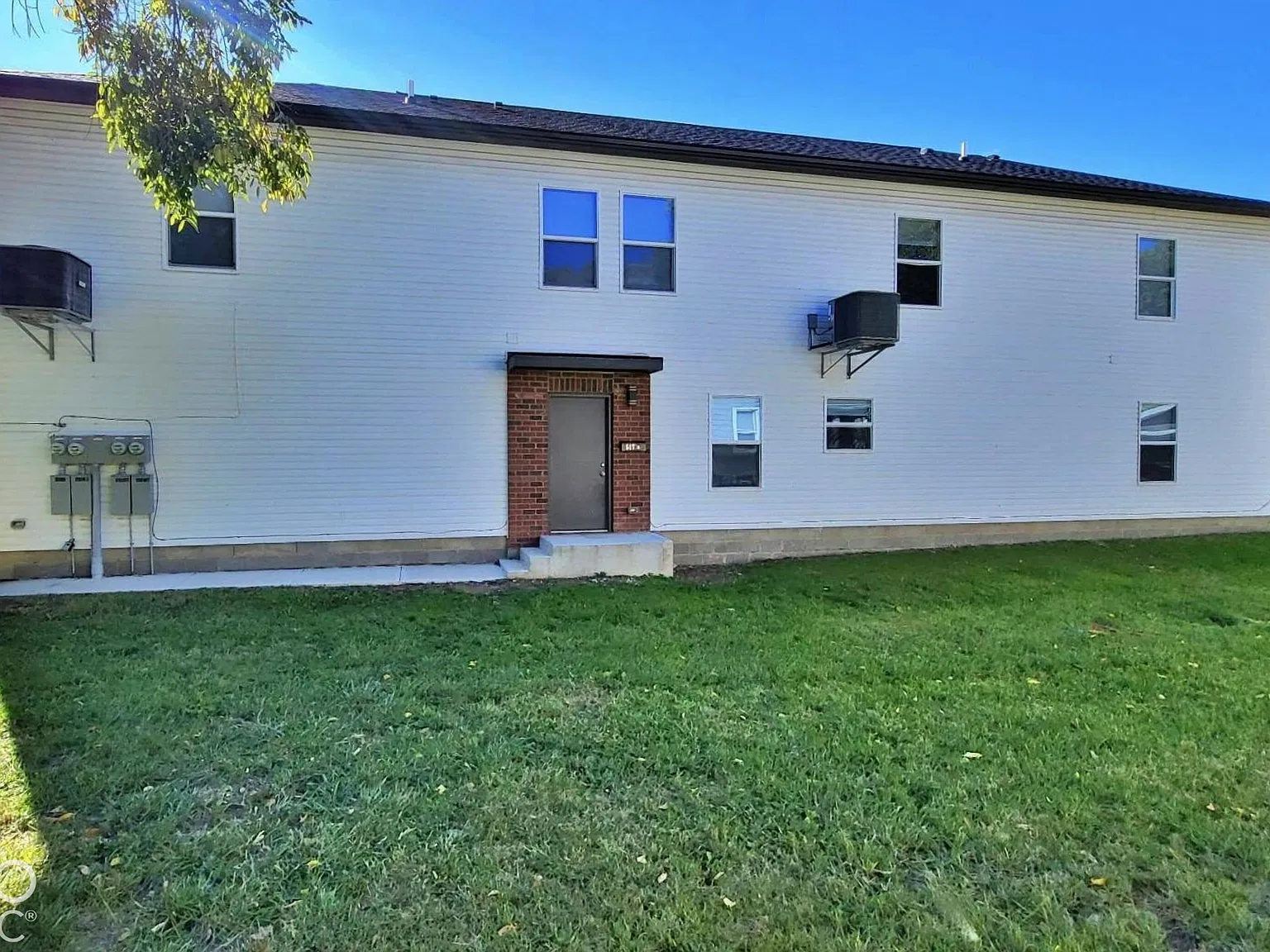 2 bed, 1.5 bath, 1728 sqft, $1,050 — Photo 3
