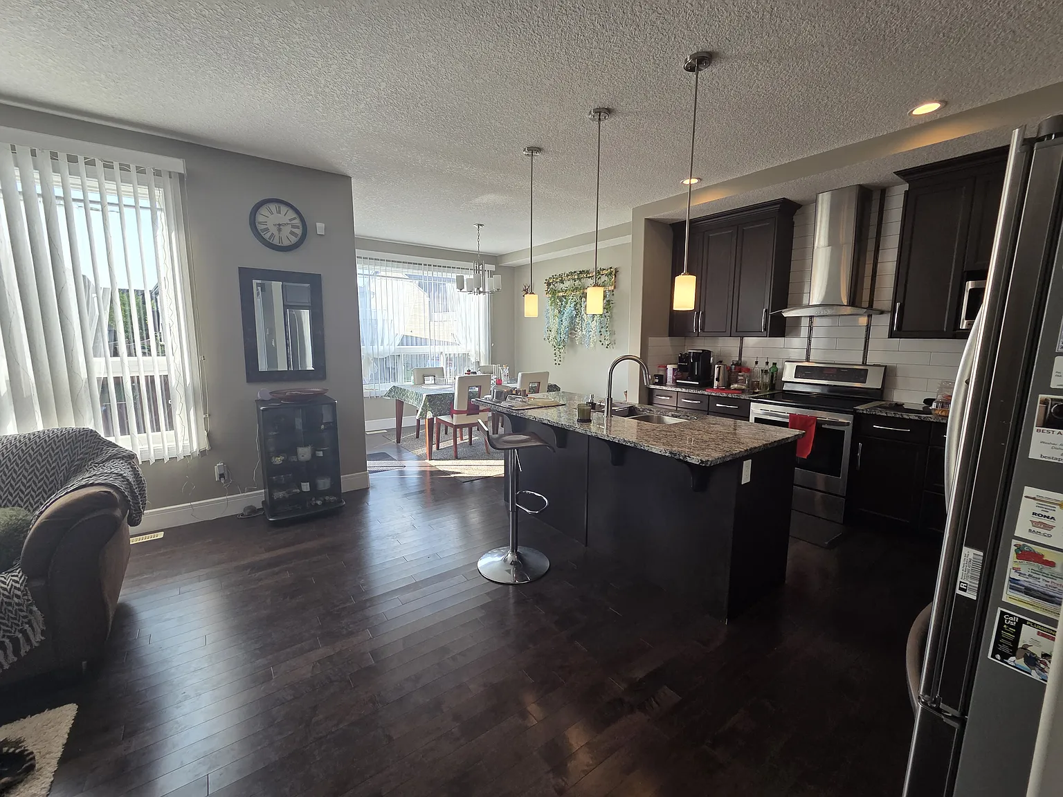 5252 17 Avenue SW — Photo 3