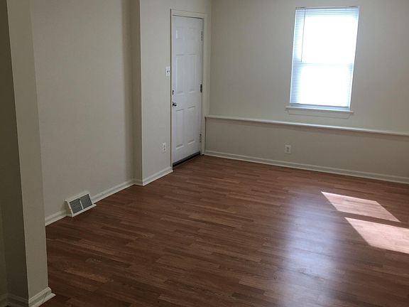 Living room/Dining area