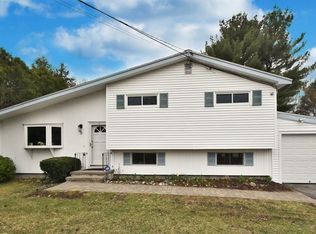 16 Surrey Rd, Woburn, MA 01801