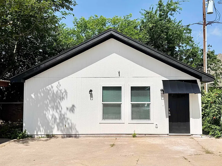 20 Sue Ln — Photo 1