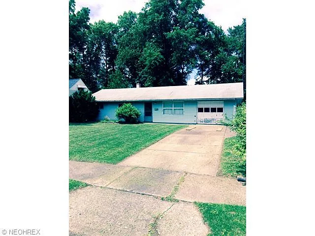 421 Linwood Dr photo 1