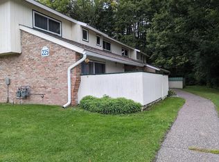 225 Ledgewood Cir #103, Burlington, VT 05401