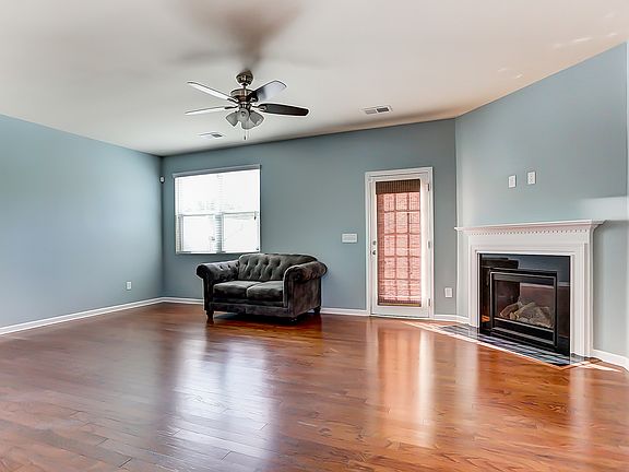 3rd image of 3253 Yarmouth Ln