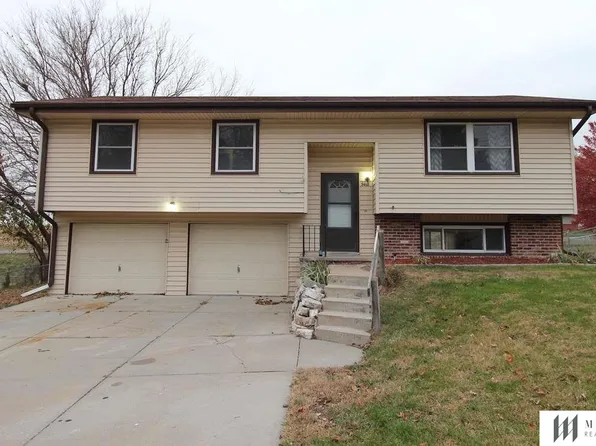 9418 Briarwood Ln, Bellevue, NE 68147