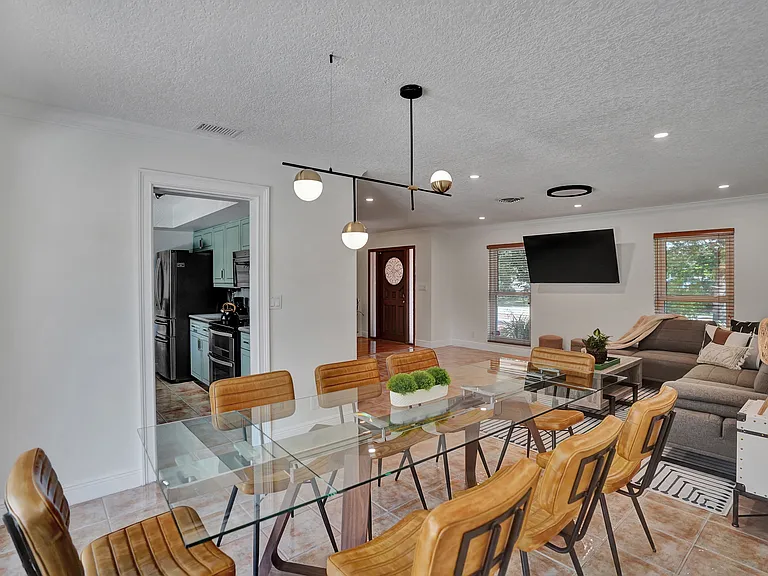 6421 NE 22nd Ave — Photo 5