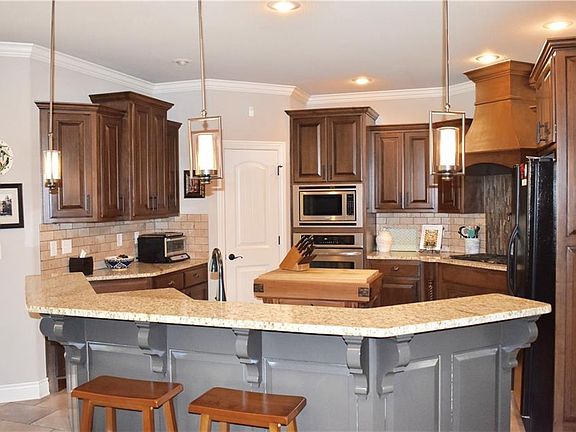 5th image of 5938 W Kennedy Dr