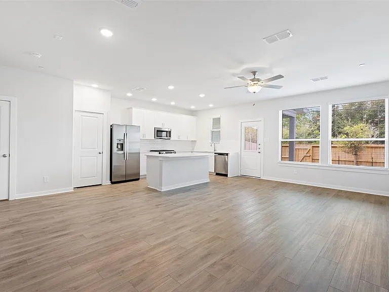 8104 Danson Ln — Photo 9