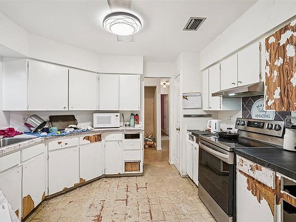 5th image of 15019 NW 134th Ter