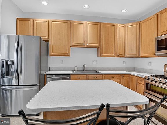 5th image of 254 Tilden Way