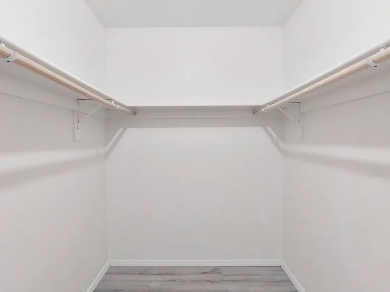 Updated Downtown 1 Bed w/ free WIFI & Gated Parking — Photo 82