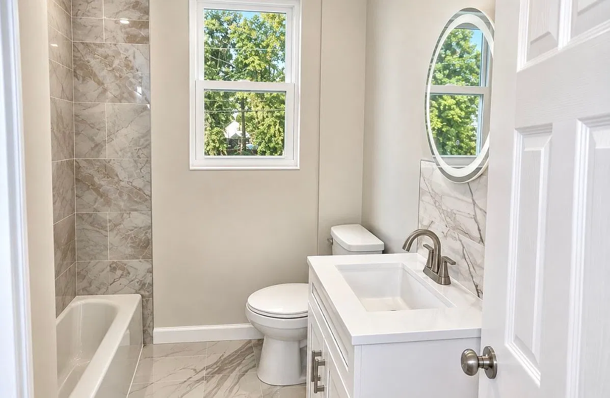 1 bed, 1.0 bath, 648 sqft, $1,250 — Photo 2