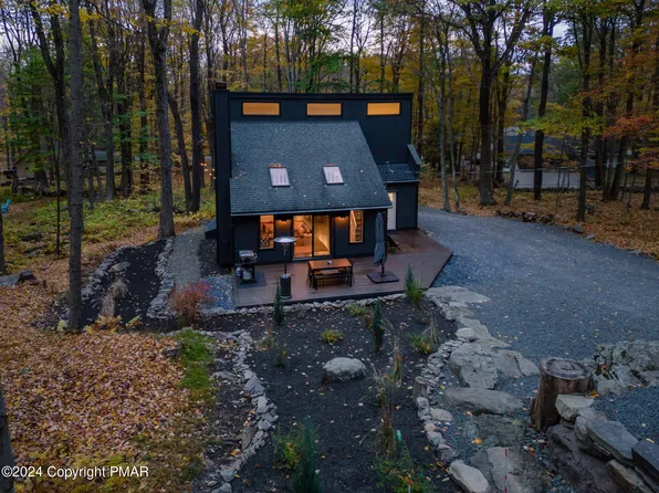 1479 Lake Ln, Pocono Lake, PA 18347