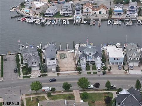 1st image of 208 W Atlantic Blvd