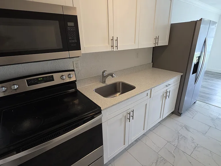 5511 SW 20th St #2 — Photo 1