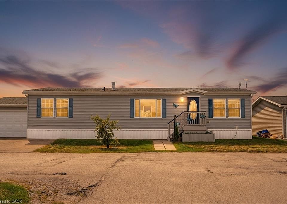 1st image of 45 Riverbend Cres